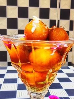 ब्रेड गुलाबजाम (bread gulab jamun recipe in marathi) रेसिपी चे मुख्य फोटो