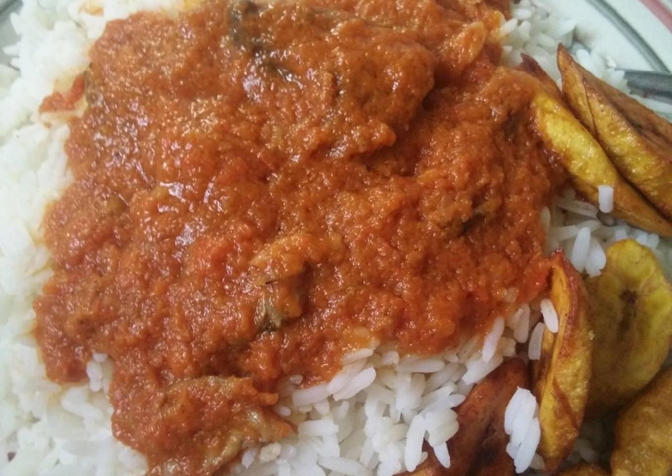 Rice, stew and fried plantain