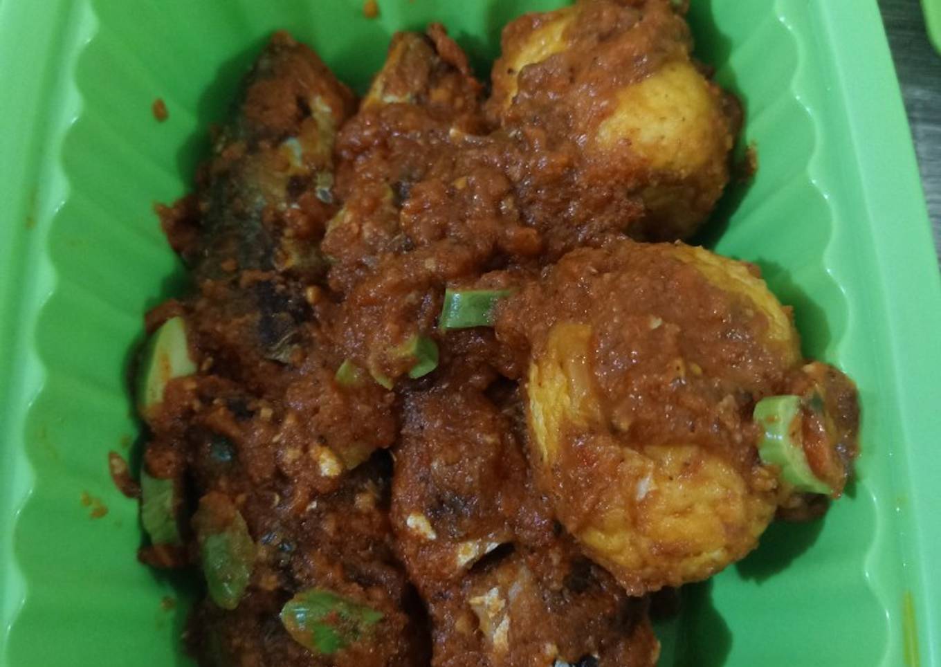 Balado telur dan ikan kembung