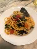 Spaghetti risottati pomodori cigliegino cozze e friarielli