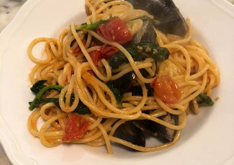 Step-by-Step Guide to Make Homemade Spaghetti risottati pomodori cigliegino cozze e friarielli