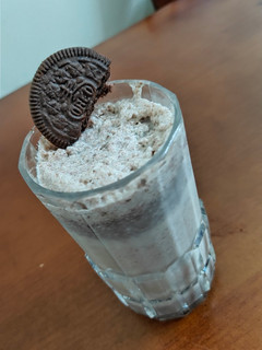A picture of Strawberry Oreo Milkshake.