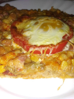 Tojásos pizza recept fotója