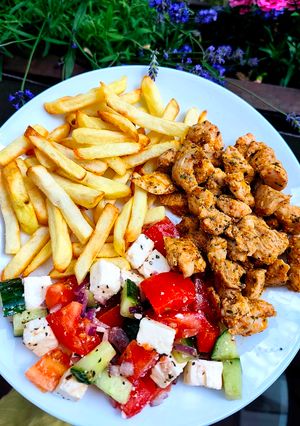 Gyros tál 🍅🥒🥔🌯🧀 recept fotója