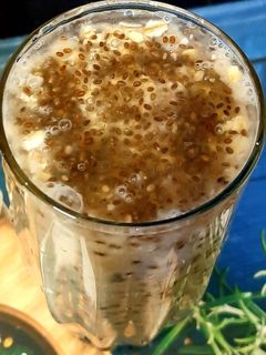 बनाना ओट्स स्मूथी (Banana oats smoothie recipe in hindi) रेसिपी मुख्य फोटो