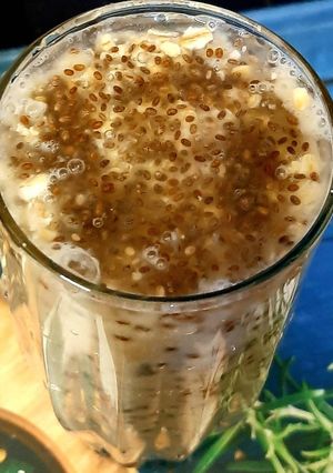 बनाना ओट्स स्मूथी (Banana oats smoothie recipe in hindi) रेसिपी मुख्य फोटो