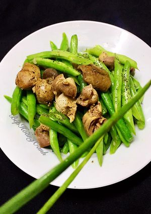 Hình của món Lòng Gà Xào Đậu Que.