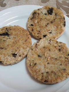 Una foto de Hamburguesas de arroz y alga sin gluten veganas 🍔