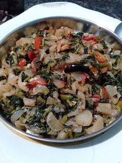 मूली और मूली के पत्तों की भुजिया(Mooli aur moooli ke Patton ki bhujiya recipe in Hindi) रेसिपी मुख्य फोटो