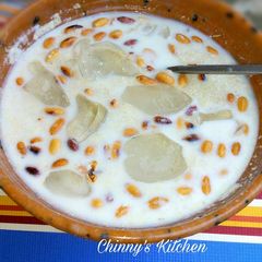 Soaked garri and groundnut A picture of Soaked garri and groundnut.