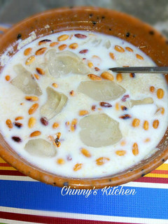 A picture of Soaked garri and groundnut.