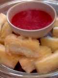 Yuca Cocinada con Mojo Rojo