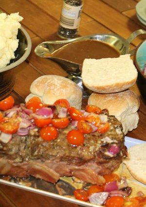 A picture of Mediterranean meatfloaf.