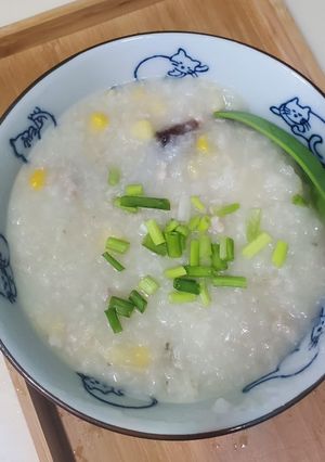 皮蛋粟米肉碎粥（電飯煲製作） 的食譜成品照片
