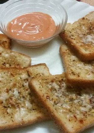 A picture of Cheese Garlic Bread.