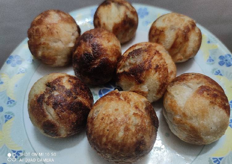 Steps to Make Any-night-of-the-week Bread Roll in Appam Pan