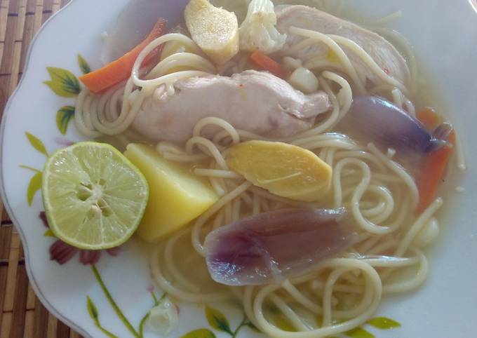 Sopita de pechuga de pollo especial y para la gripe Receta de Mercedes  Huaman Flores- Cookpad