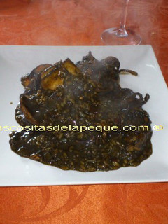 Una foto de Chocos con arroz negro