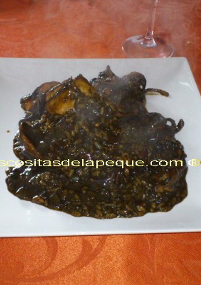 Una foto de Chocos con arroz negro