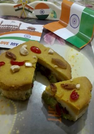 ট্রাই কালার ফ্রুট কেক (tri colour fruit cake recipe in Bengali) রেসিপির প্রধান ছবি
