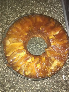Una foto de Torta invertida de manzana