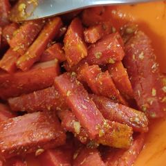 A picture of Gajar achaar.