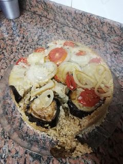 صورة لوصفة مقلوبة بالفراخ والخضار 🍗