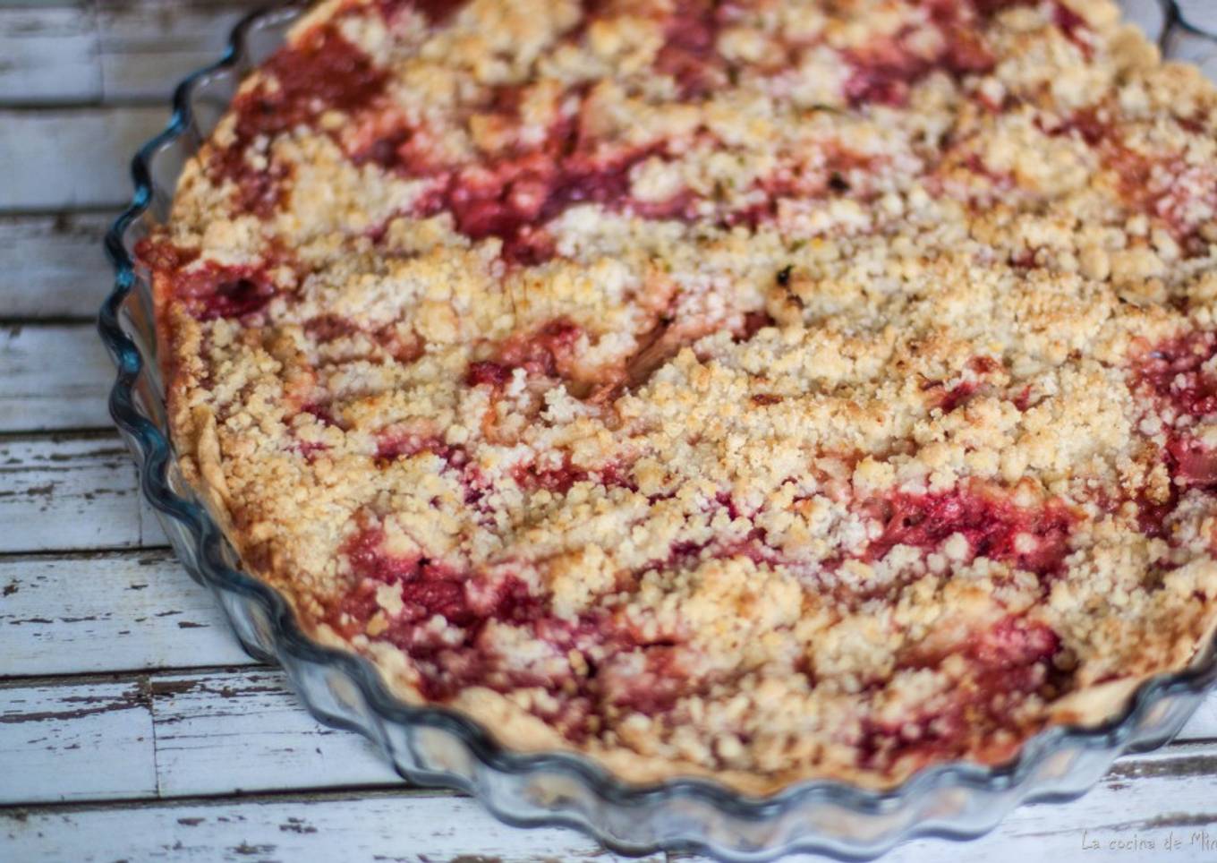 Tarta crumble de ruibarbo y fresas