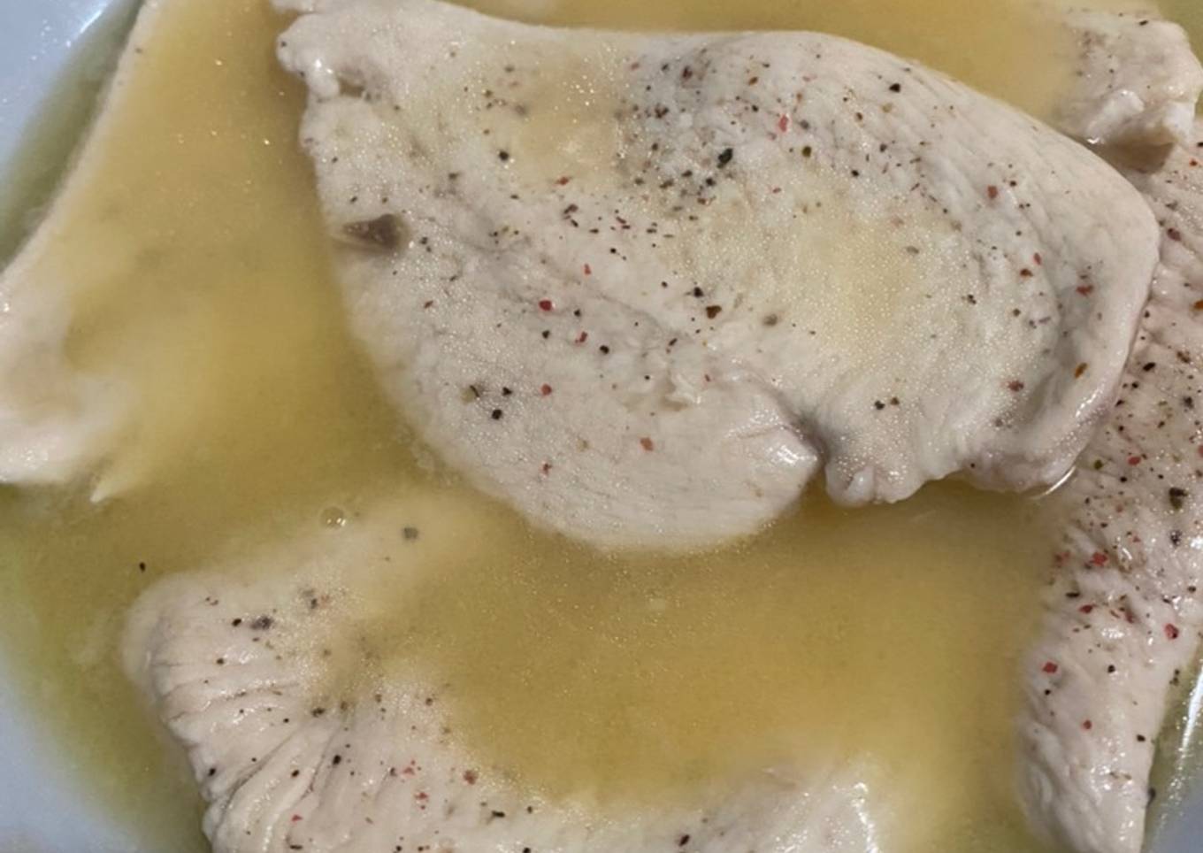 Filetes de pollo con salsa de mantequilla y limón