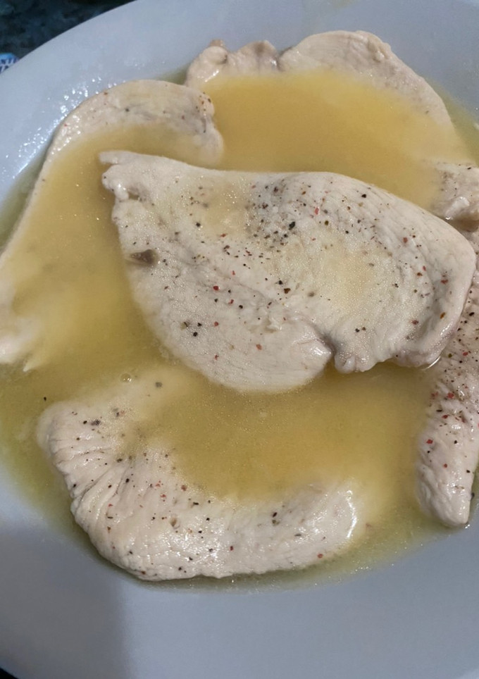 Una foto de Filetes de pollo con salsa de mantequilla y limón