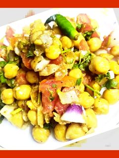 छोले चाट(chole chaat recipe in hindi) रेसिपी मुख्य फोटो
