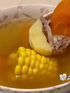 豬骨粟米鬚薯仔湯 - 瘦身湯水 的食譜成品照片