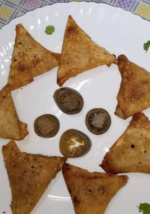 A picture of Jalapenos cheese samosa.
