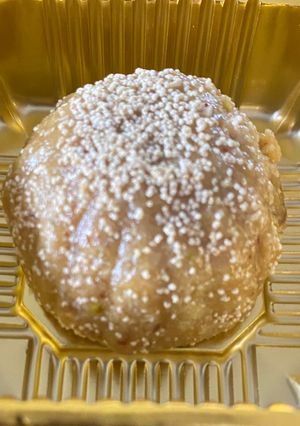 A picture of Farali ladoo.