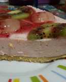 Cheesecake con leche condensada, uvas y kiwi