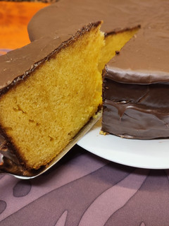 Una foto de Bizcocho de leche condensada con cobertura de chocolate