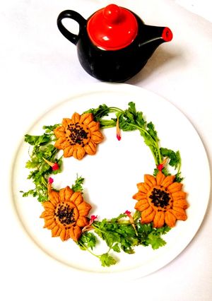 स्टफड सनफ्लावर टिअरा  (Stuffed Sunflower Tiara recipe in Hindi) रेसिपी मुख्य फोटो