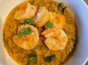 Una foto de 🍤 CAMARONES CON LENTEJAS ESTILO INDIAN 🦐 🍲🥰