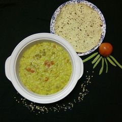 A picture of Tomato, guar beans khichdi.