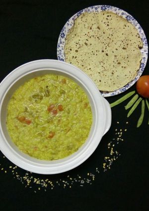 A picture of Tomato, guar beans khichdi.