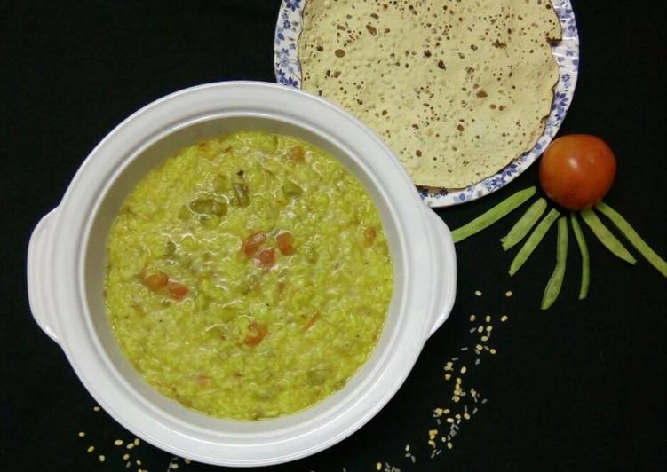 Tomato, guar beans khichdi