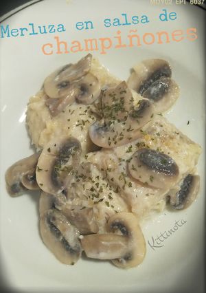Una foto de Merluza en salsa de champiñones
