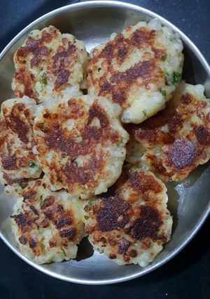 A picture of Sabudana vada.