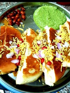 કચ્છી દાબેલી (Kutchi Dabeli Recipe In Gujarati) રેસીપી મુખ્ય ફોટો
