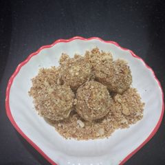 A picture of Peanut Ladoo.