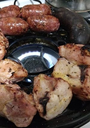 Una foto de Pollo y Achuras, mediodía familiar 🍖🌰🥘🍲