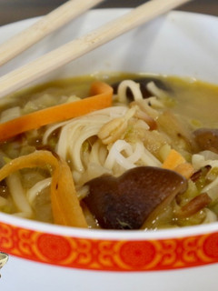 Una foto de Sopa Kung Fu Panda o sopa oriental de fideos