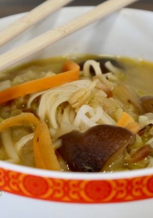Una foto de Sopa Kung Fu Panda o sopa oriental de fideos