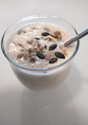 Una foto de Smoothie de pera y plátano maduros