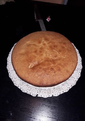 Una foto de Bizcochuelo Tradicional Alto y Esponjoso 🎂🍰
